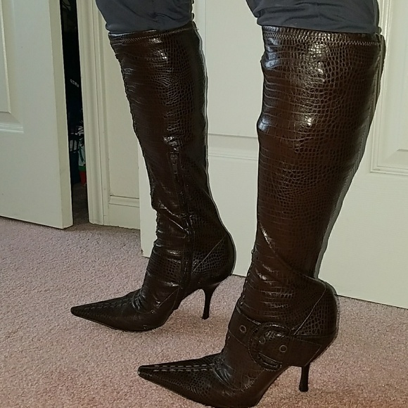 BCBG Brown faux gator print - Picture 2 of 7